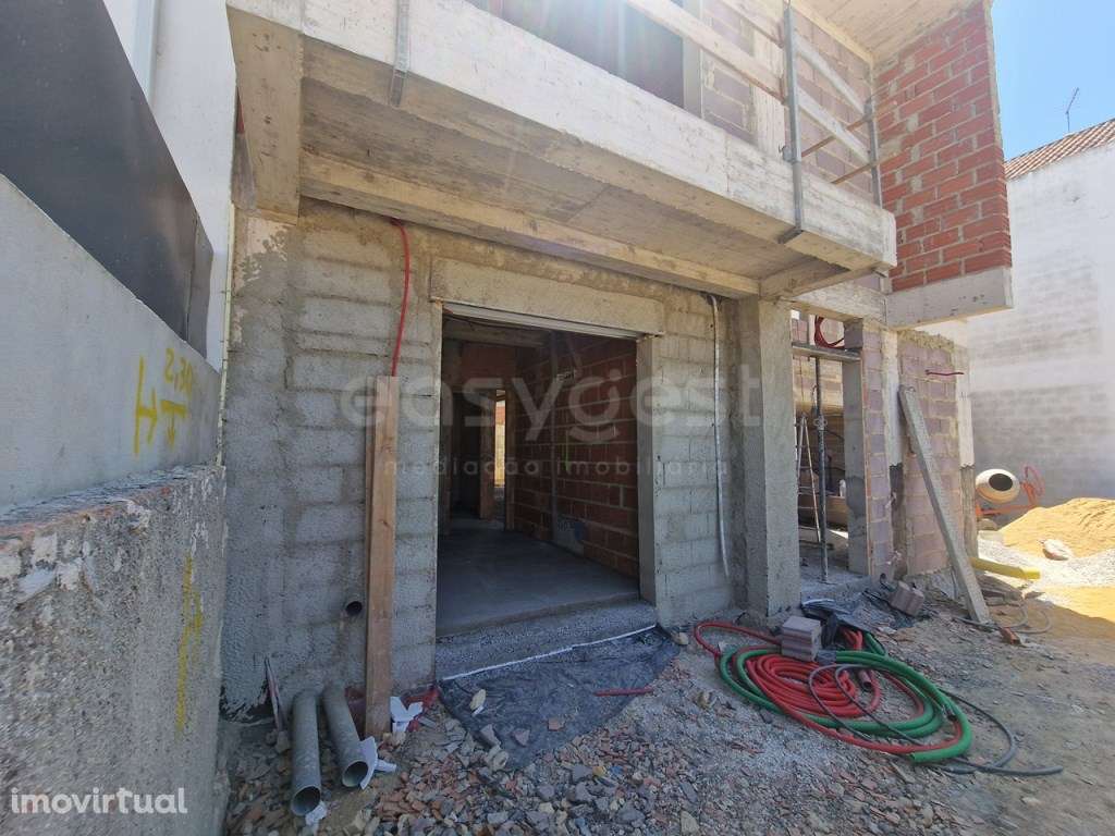 Moradia T4 geminada com piscina, sita na quinta da Madalena - Grande imagem: 4/17