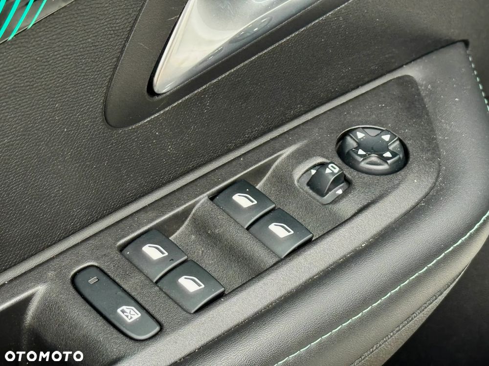 Peugeot 208 BlueHDi 100 Allure - 11