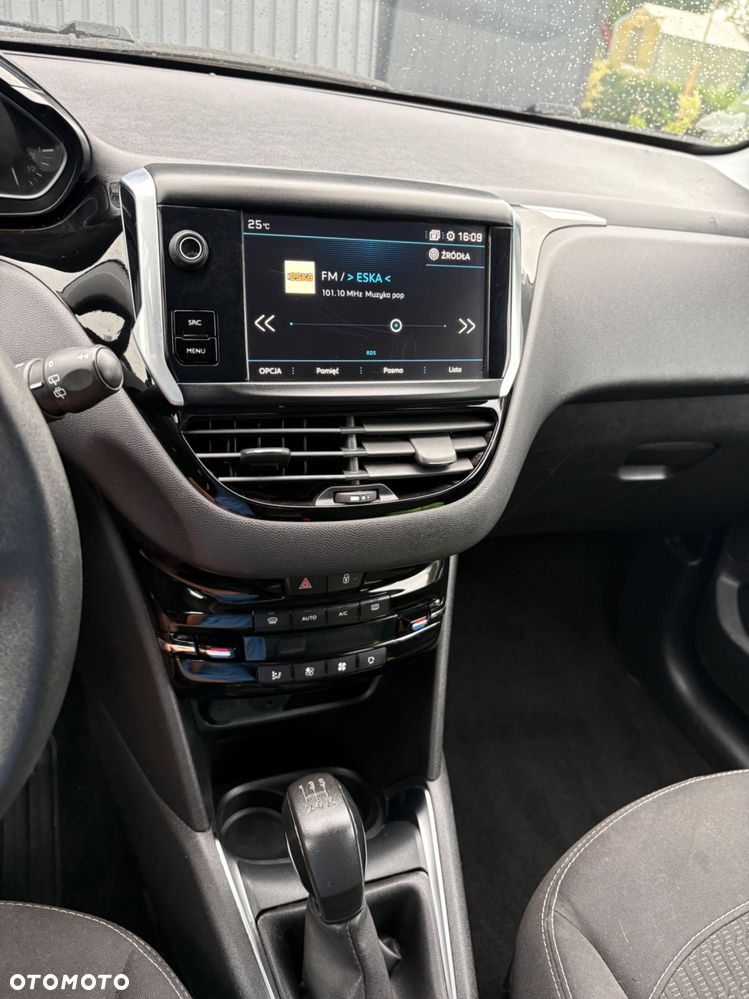 Peugeot 208 - 5