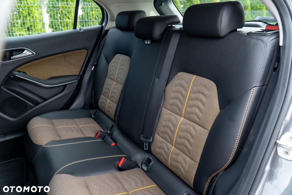 Mercedes-Benz GLA - 25