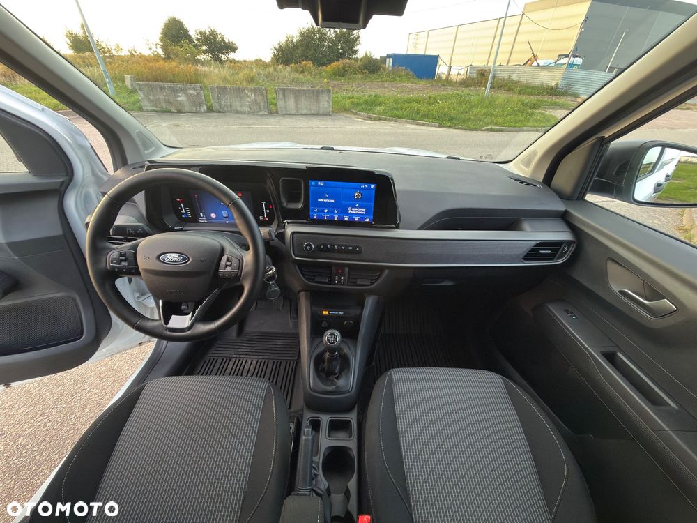 Ford Transit Courier - 13