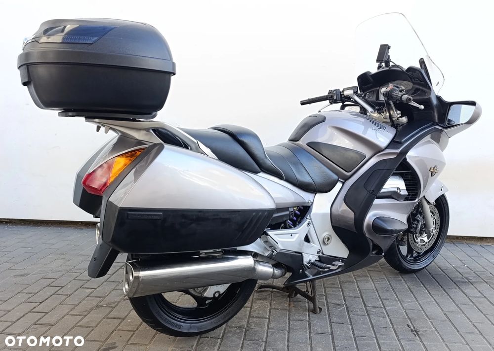 Honda ST - 6