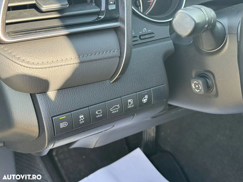 Toyota Camry Luxury - 17