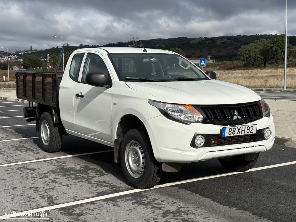 Mitsubishi L200 2.4 DI-D CD Campera Space Cab 3L 4WD - 2