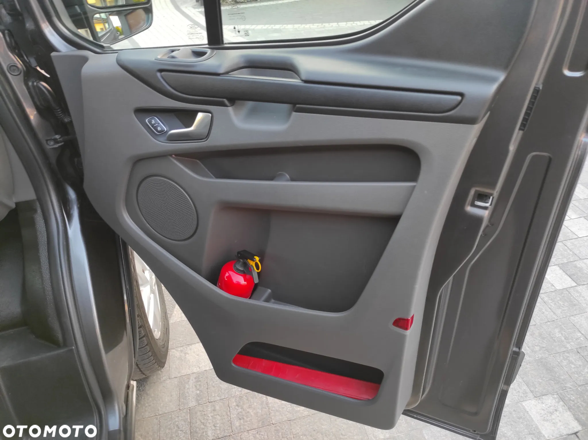 Ford Tourneo Custom - 23