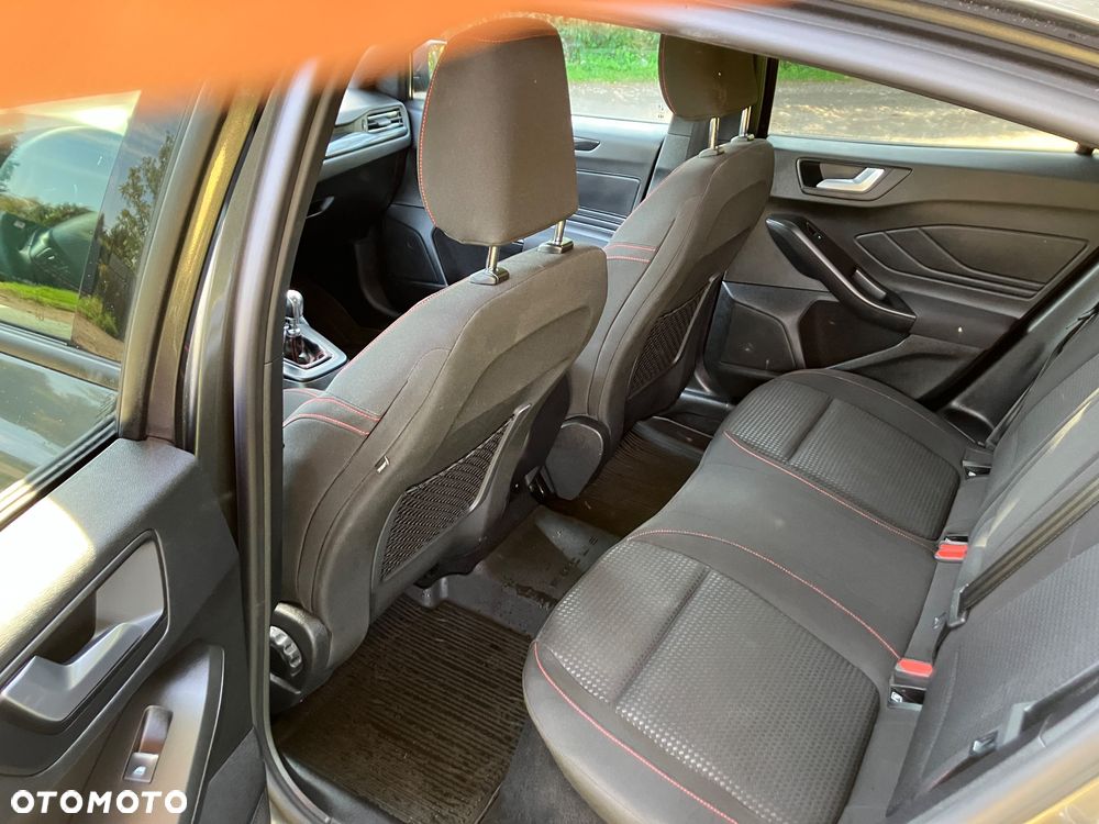 Ford Focus 1.0 EcoBoost Hybrid ST-LINE X - 17