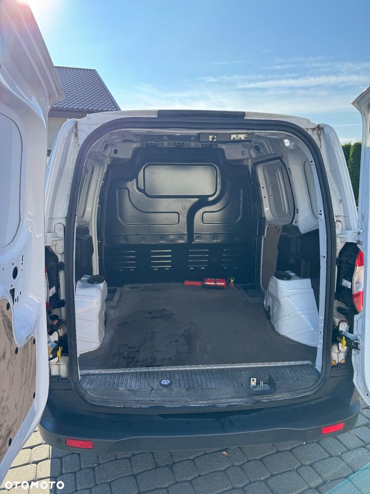 Ford Transit Courier - 10