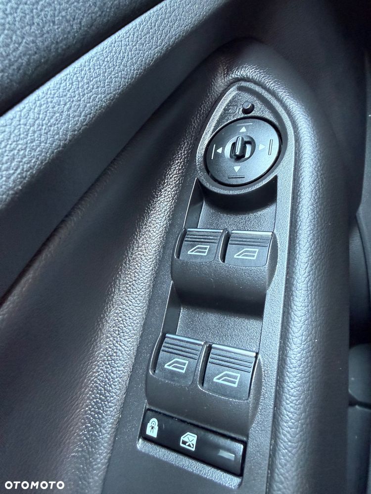 Ford Kuga 1.5 EcoBoost 2x4 Titanium - 25