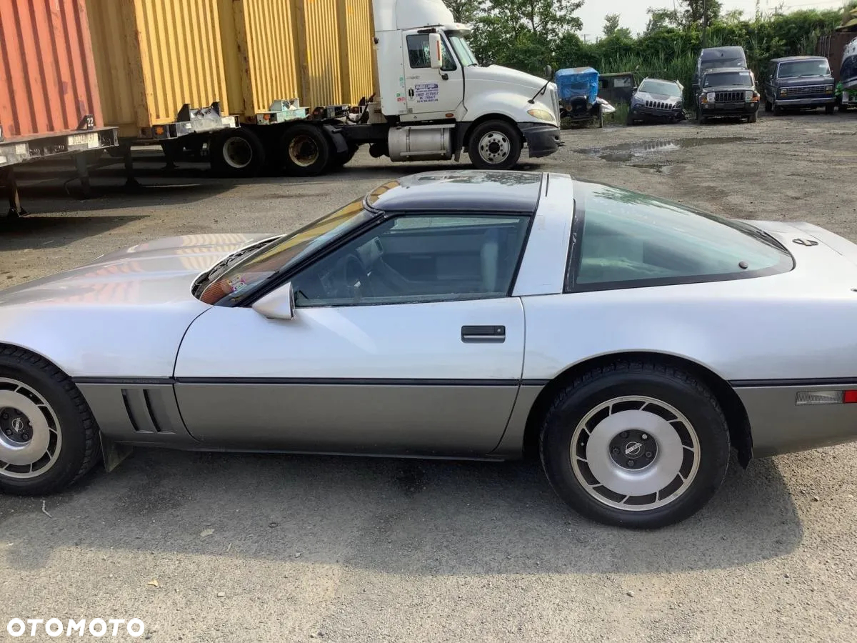 Chevrolet Corvette - 15