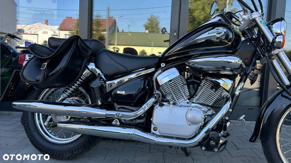 Suzuki Intruder - 4