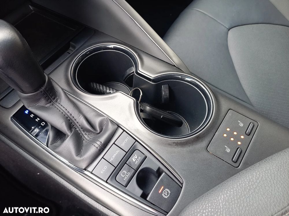 Toyota Camry 2.5 Hybrid Business - 20