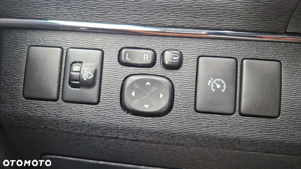 Toyota Avensis Combi 1.8 Executive - 18