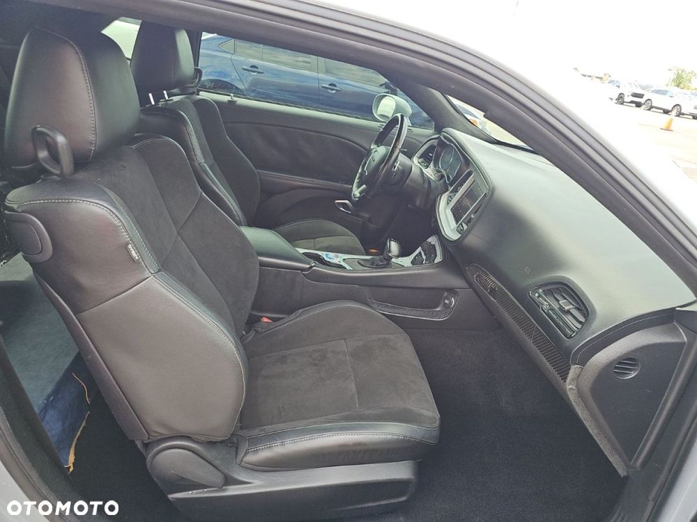 Dodge Challenger - 11