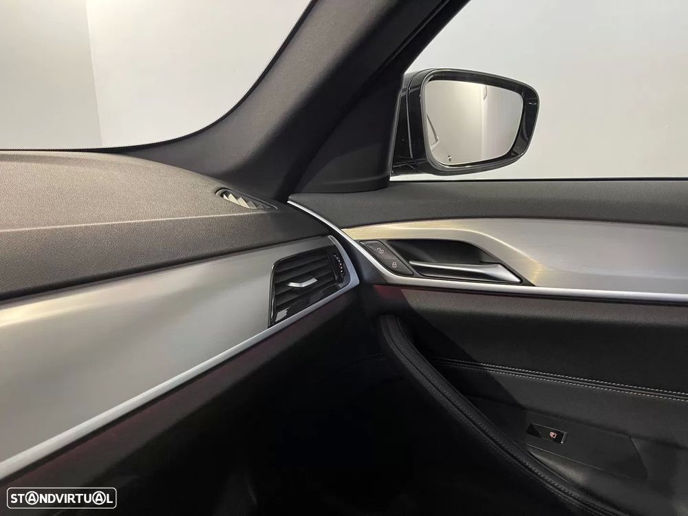 BMW 520 d Pack Desportivo M Auto - 35