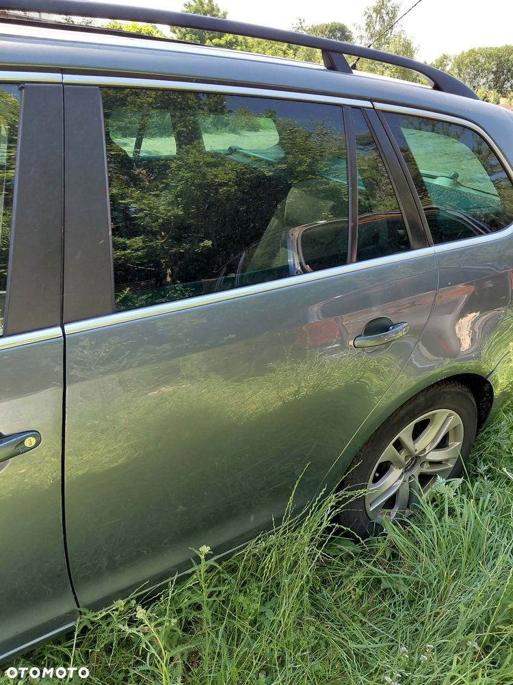 części VW VOLKSWAGEN GOLF V kombi 1.9 TDI 105KM 2008r DRZWI PRZÓD prawe lewe TYŁ prawe lewe LA6R - 2