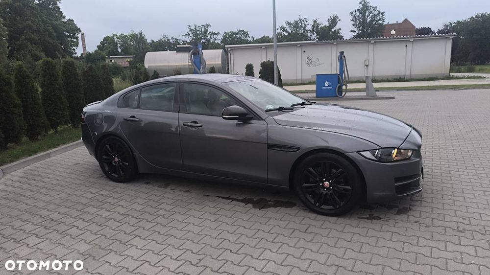 Jaguar XE - 3