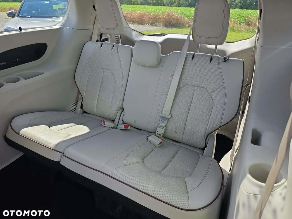 Chrysler Pacifica - 13