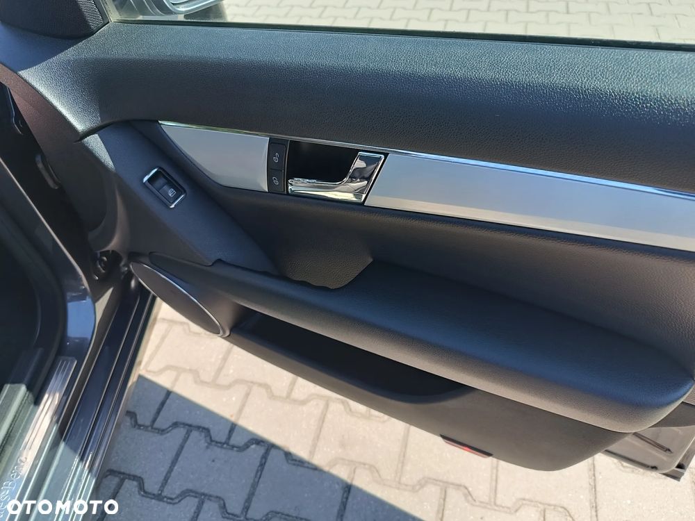 Mercedes-Benz Klasa C 220 CDI DPF Automatik Avantgarde - 15