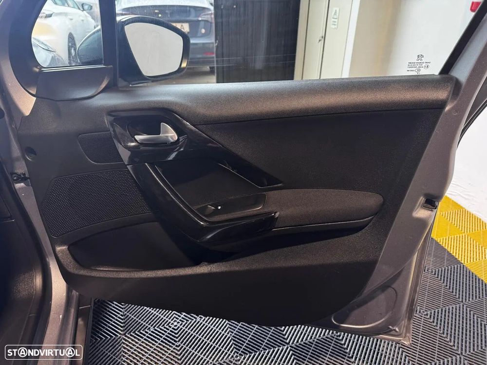 Peugeot 2008 1.2 PureTech Allure - 25