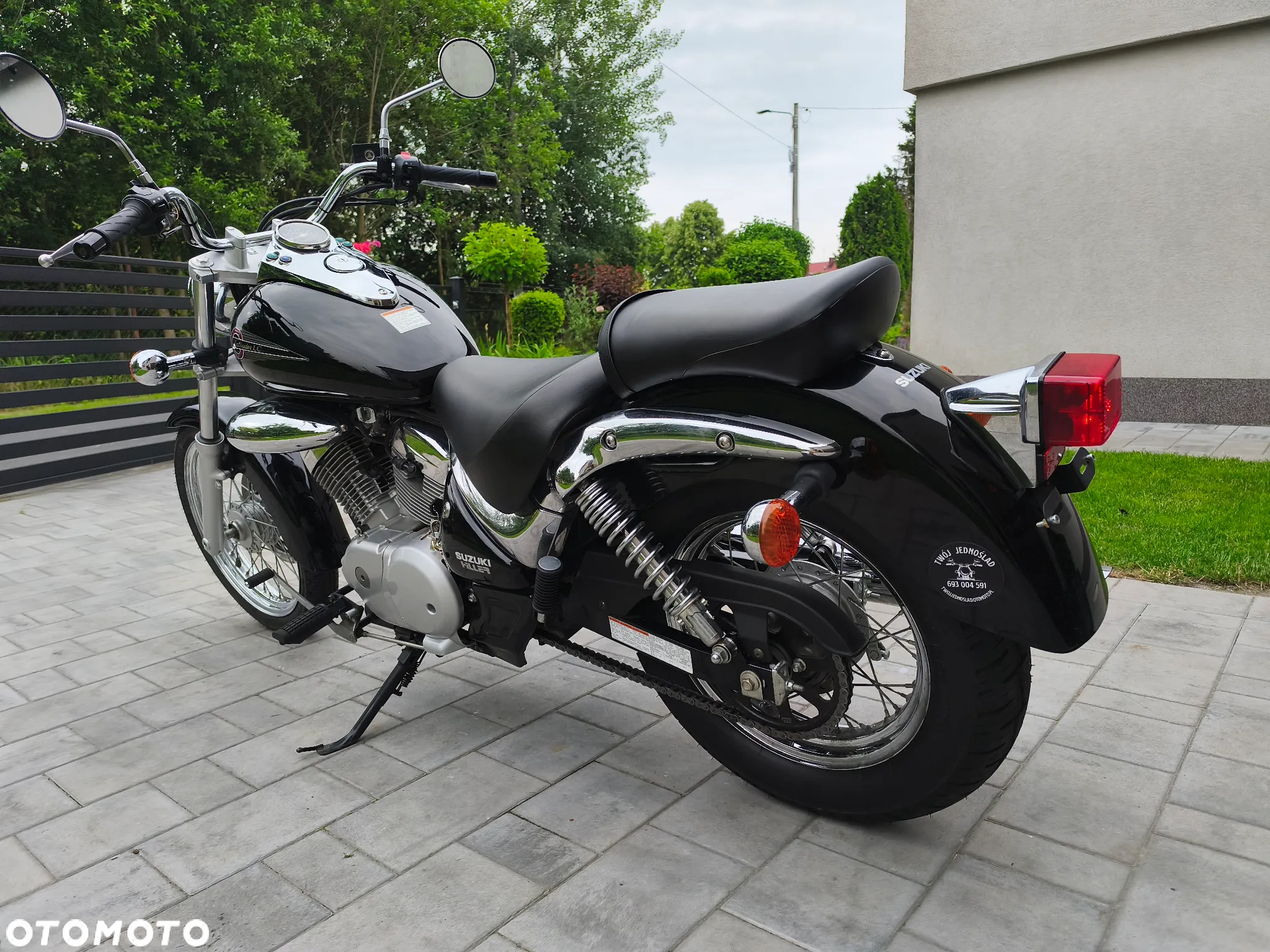 Suzuki Intruder - 6