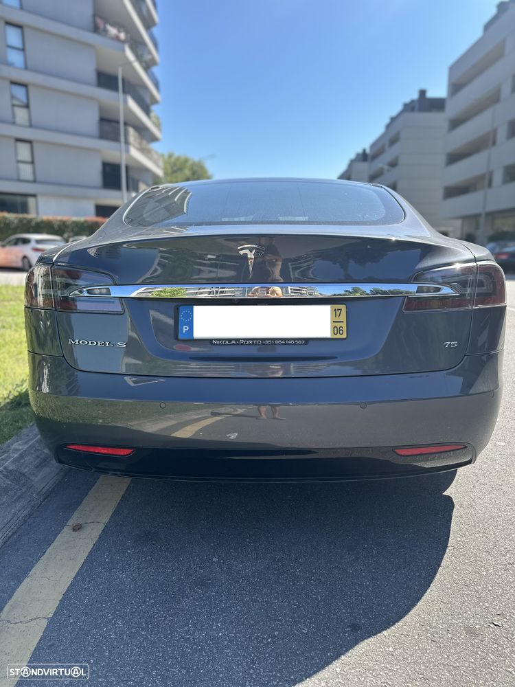 Tesla Model S - 3
