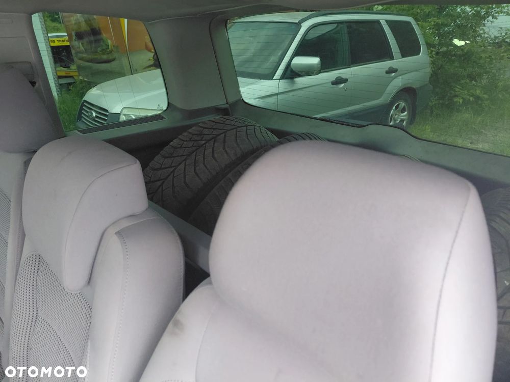 Volkswagen Touran 2.0 FSI Trendline - 11