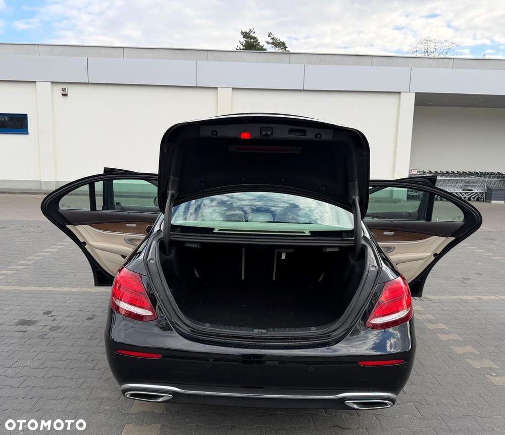 Mercedes-Benz Klasa E 220 d 9G-TRONIC - 17