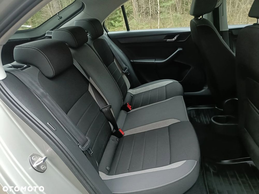 Skoda RAPID 1.2 TSI Active - 12