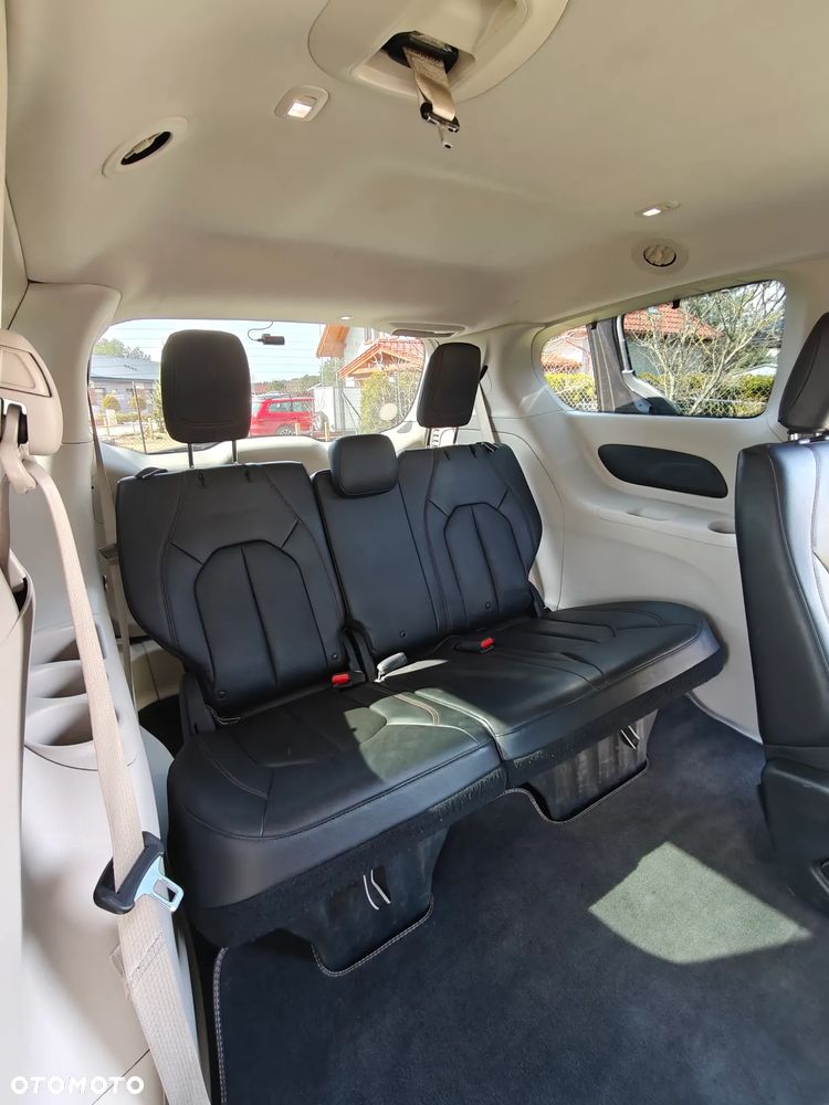 Chrysler Pacifica - 8