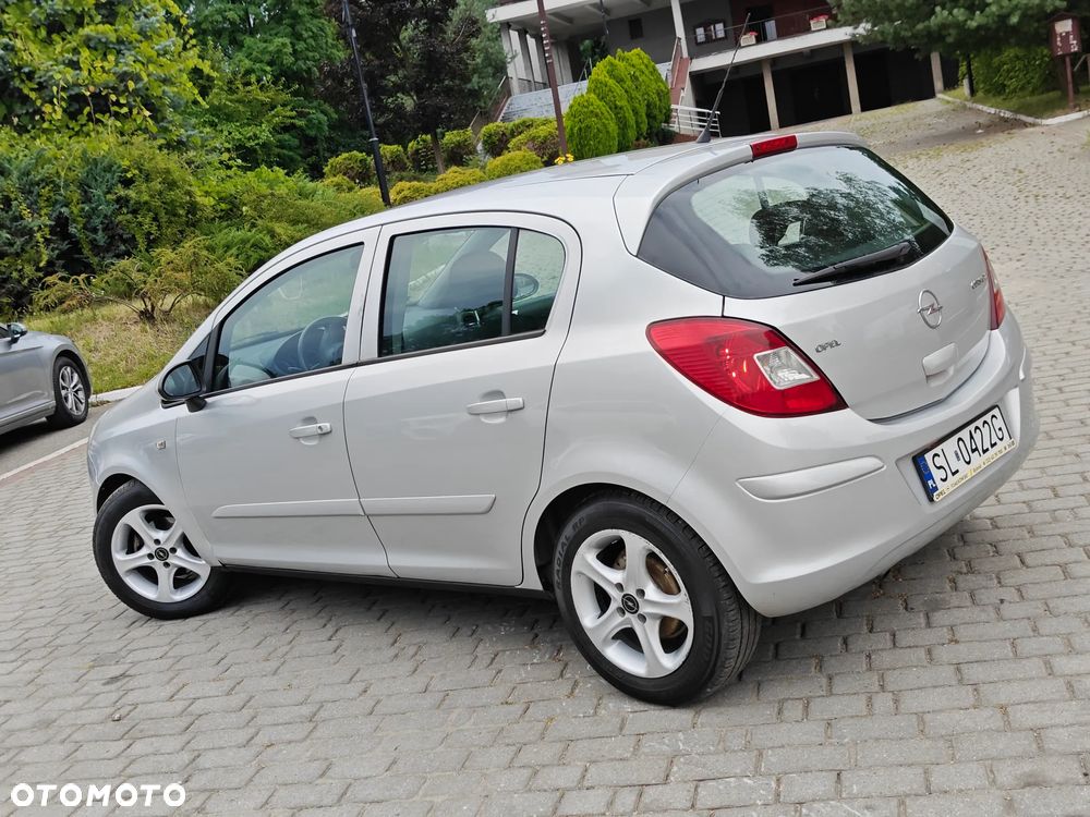 Opel Corsa 1.2 16V Cosmo - 2