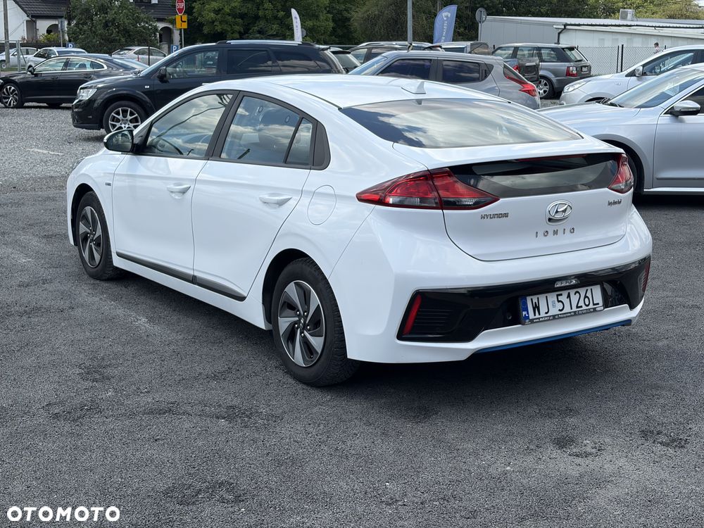 Hyundai IONIQ - 7
