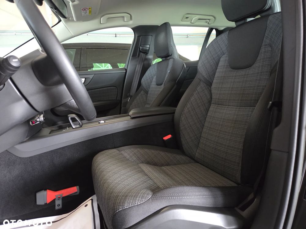 Volvo V60 B3 B DKG Momentum Pro - 6