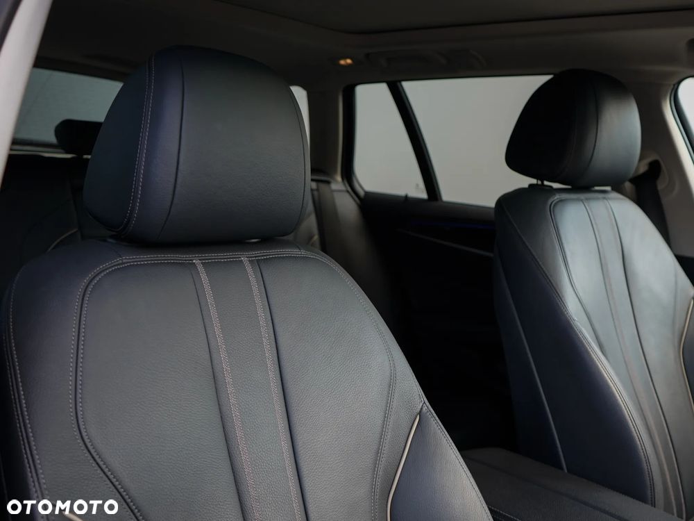 BMW Seria 5 530d xDrive Touring Luxury Line - 22