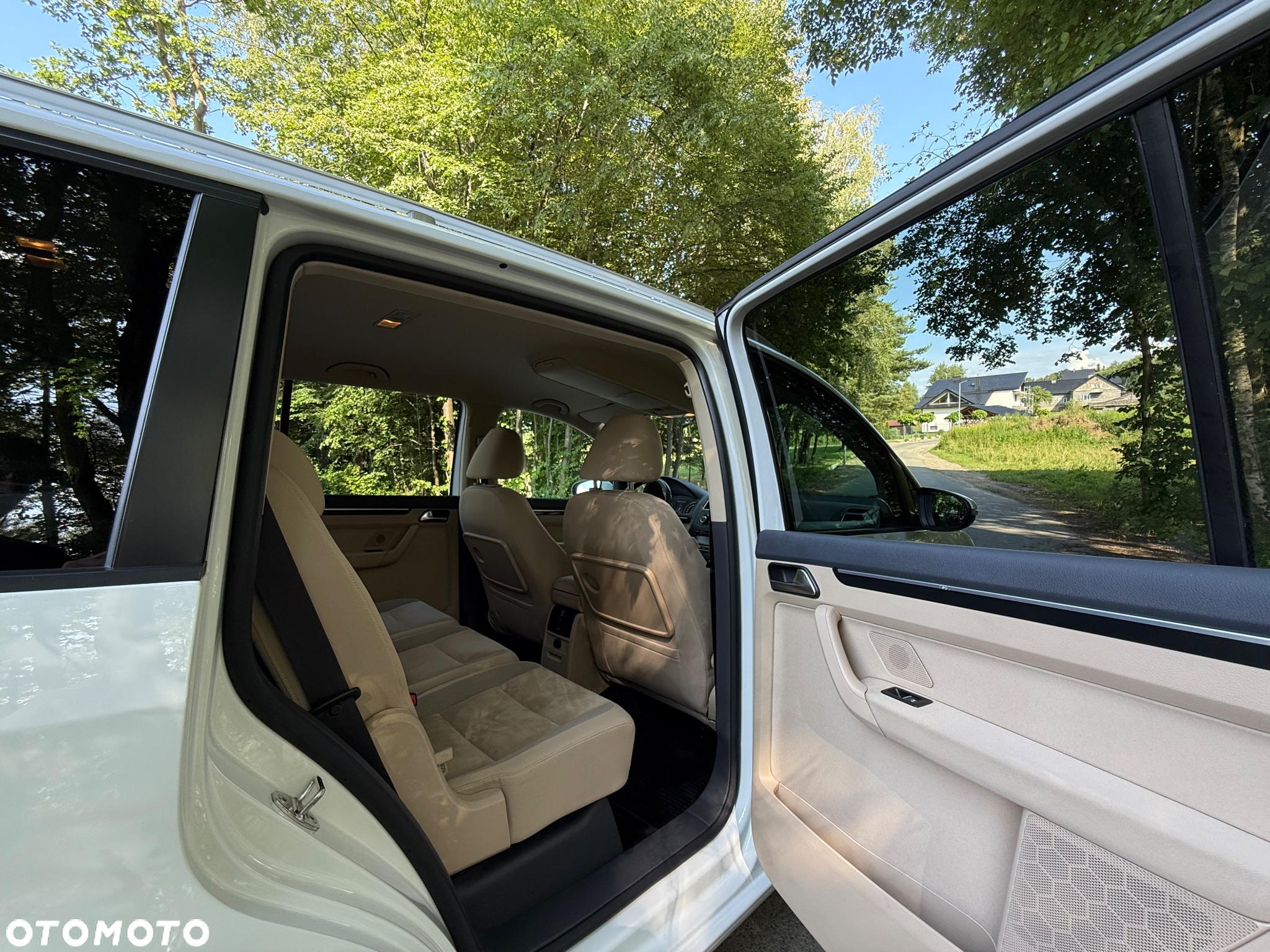 Volkswagen Touran 2.0 TDI DSG Highline - 26