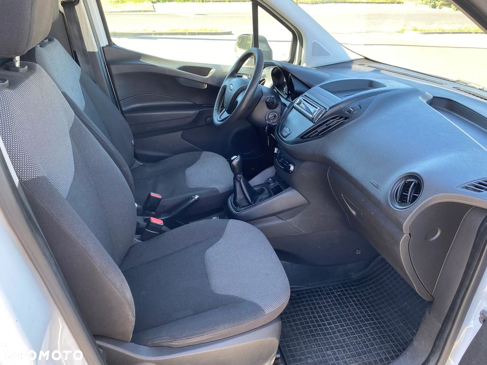 Ford Transit Courier - 11