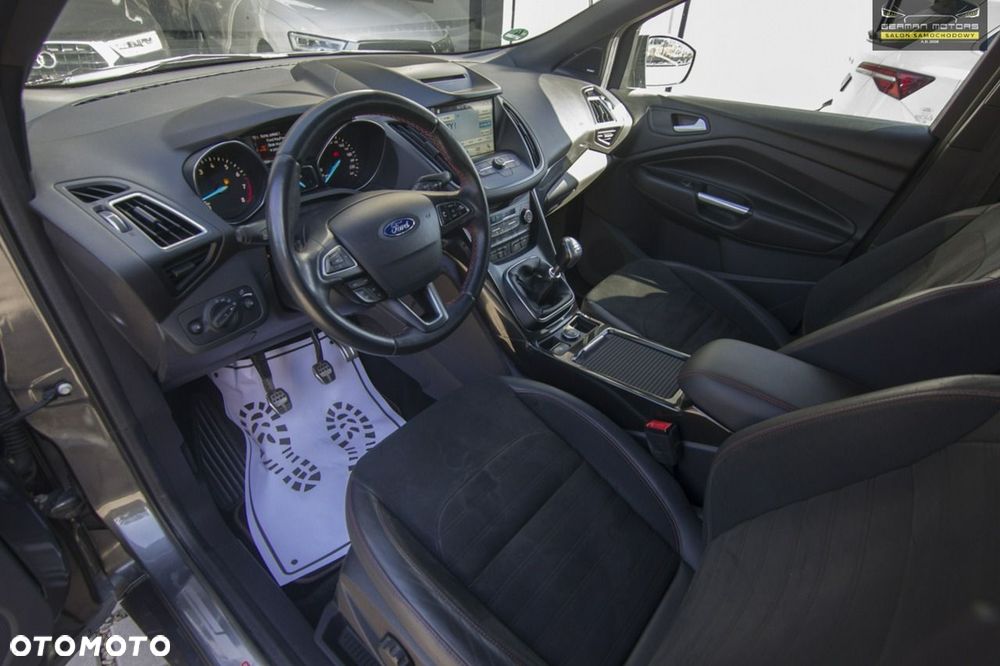Ford Kuga 1.5 EcoBoost 2x4 ST-Line - 23