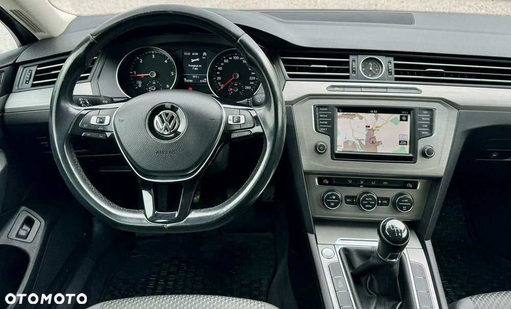 Volkswagen Passat - 16
