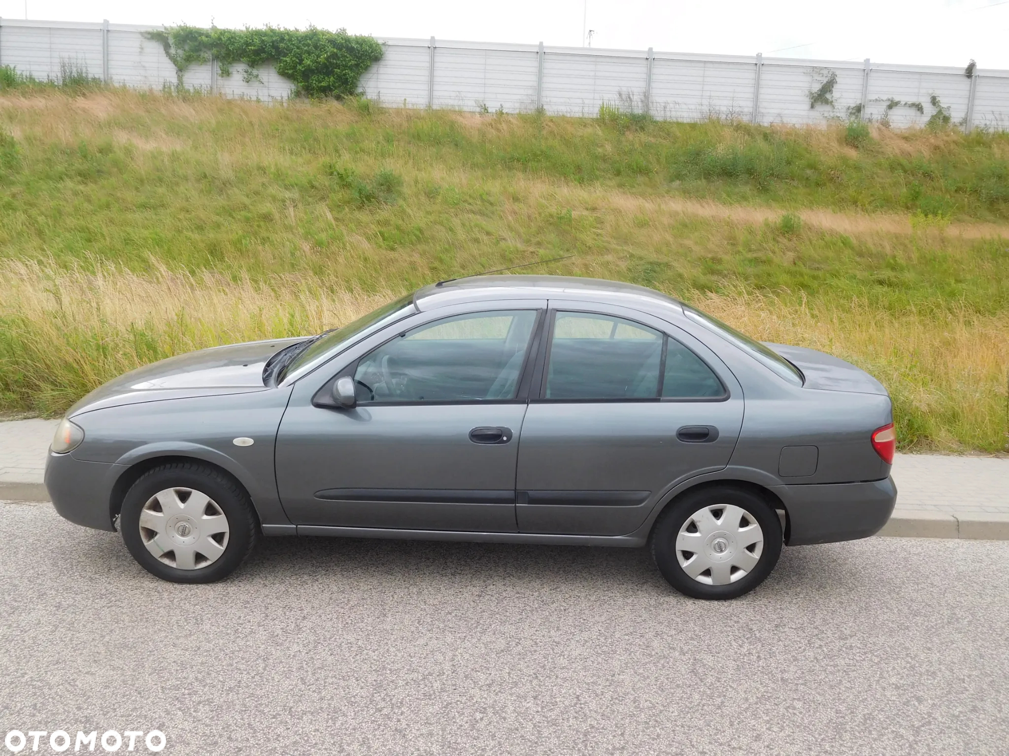 Nissan Almera II 1.5 Base - 16