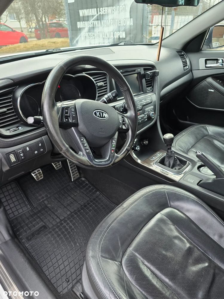 Kia Optima 2.0 L - 10