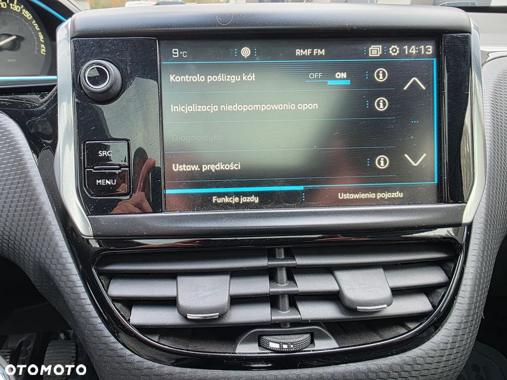 Peugeot 2008 1.2 Pure Tech Style S&S - 16