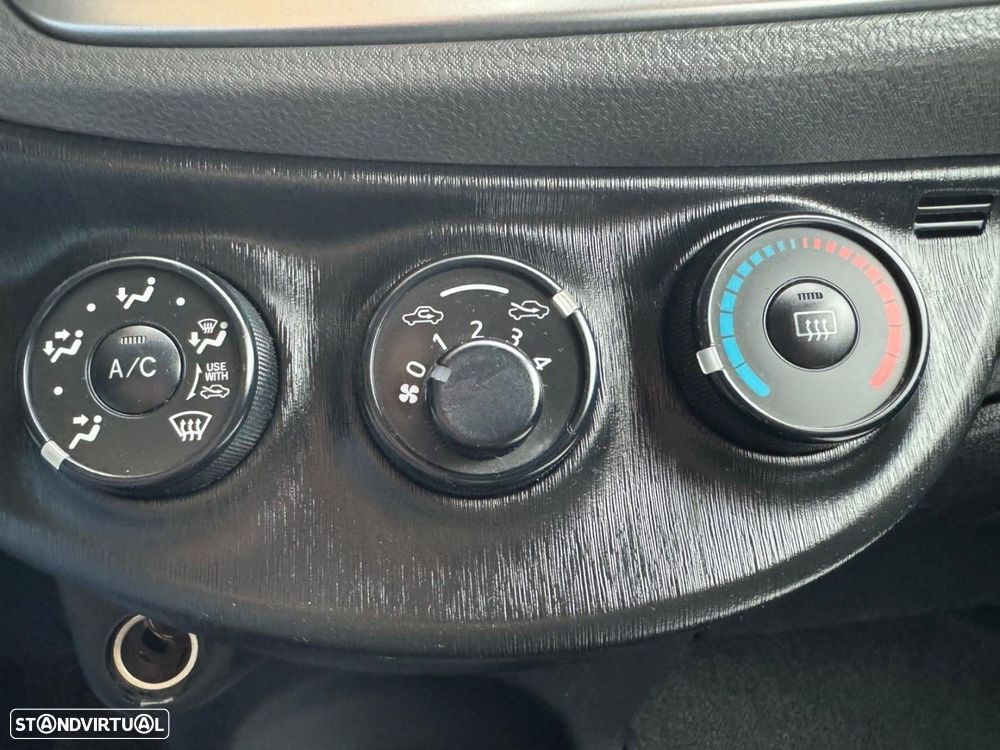 Toyota Yaris 1.0 VVT-i AC - 6
