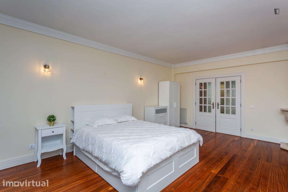 Quarto - localizado em Roma-Areeiro Lisbon - Grande imagem: 2/24