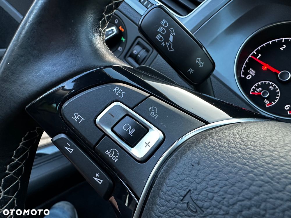 Volkswagen Golf 1.6 TDI BlueMotion Technology DSG Lounge - 20