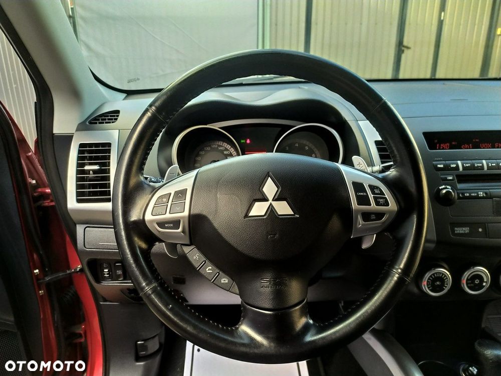 Mitsubishi Outlander 2.4 4WD CVT Intense - 17