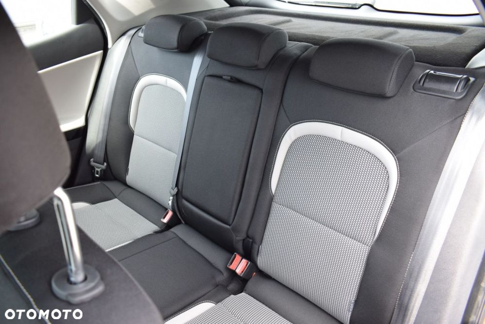 Kia Ceed - 27