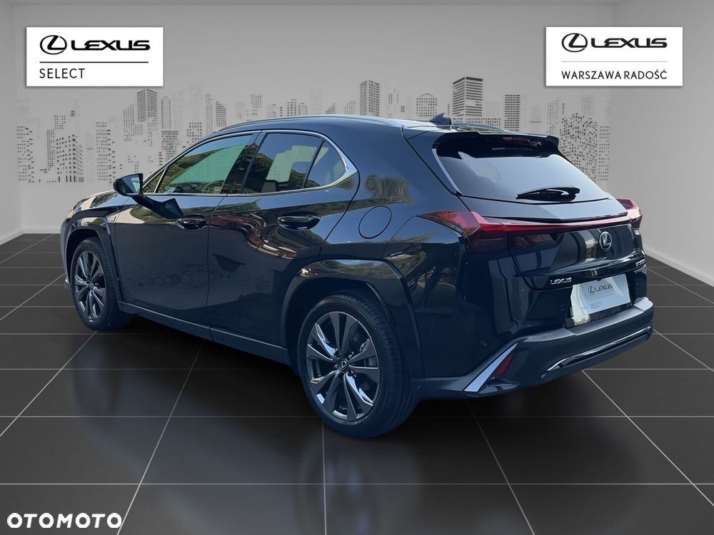 Lexus UX - 4
