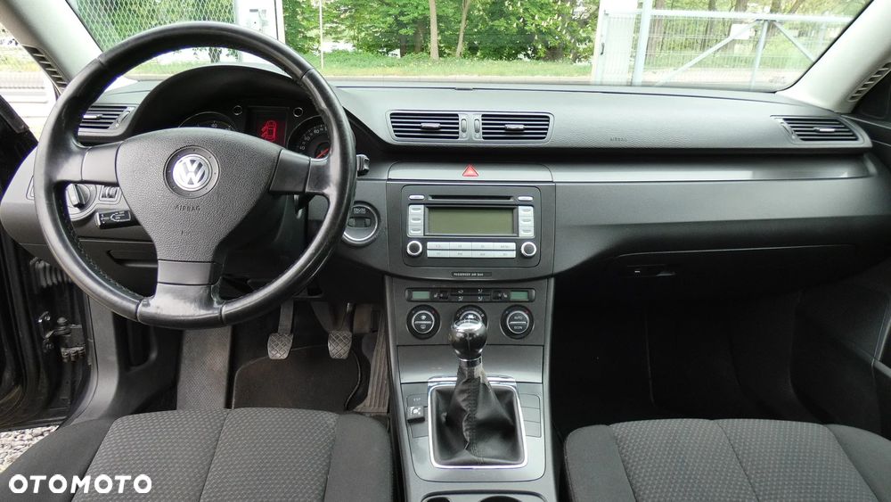 Volkswagen Passat 1.6 Trendline - 16