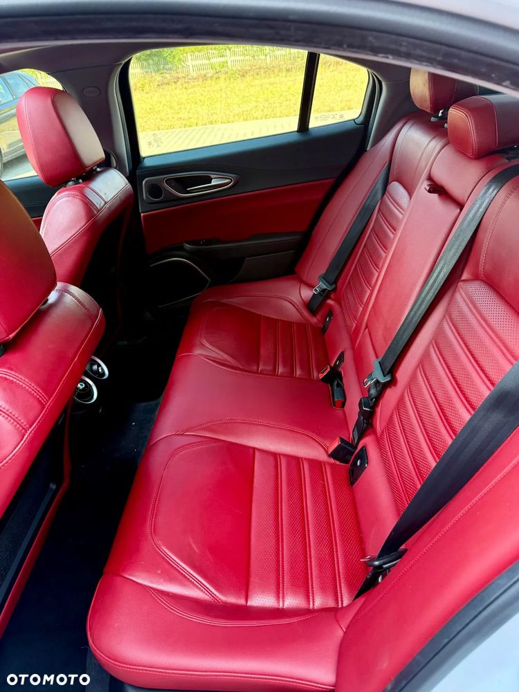 Alfa Romeo Giulia 2.0 Turbo 16V AT8 Veloce Ti - 15