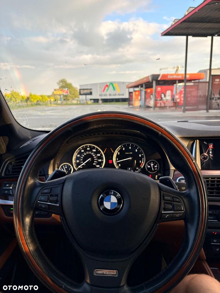 BMW Seria 5 535i xDrive Sport-Aut Luxury Line - 12