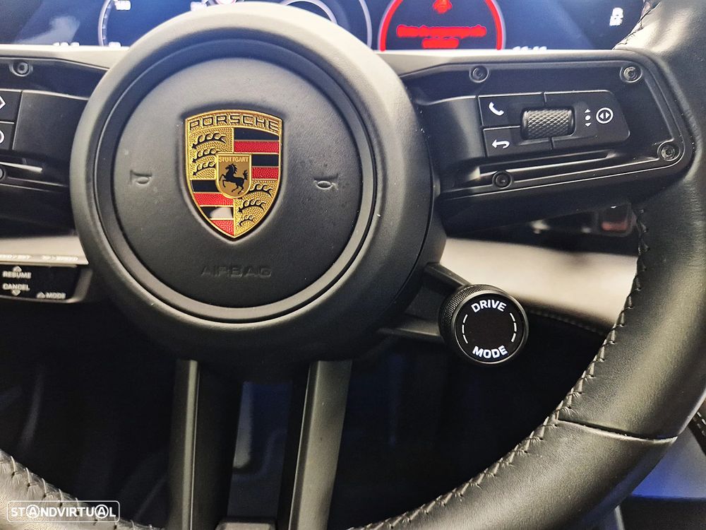 Porsche Taycan 4S - 25